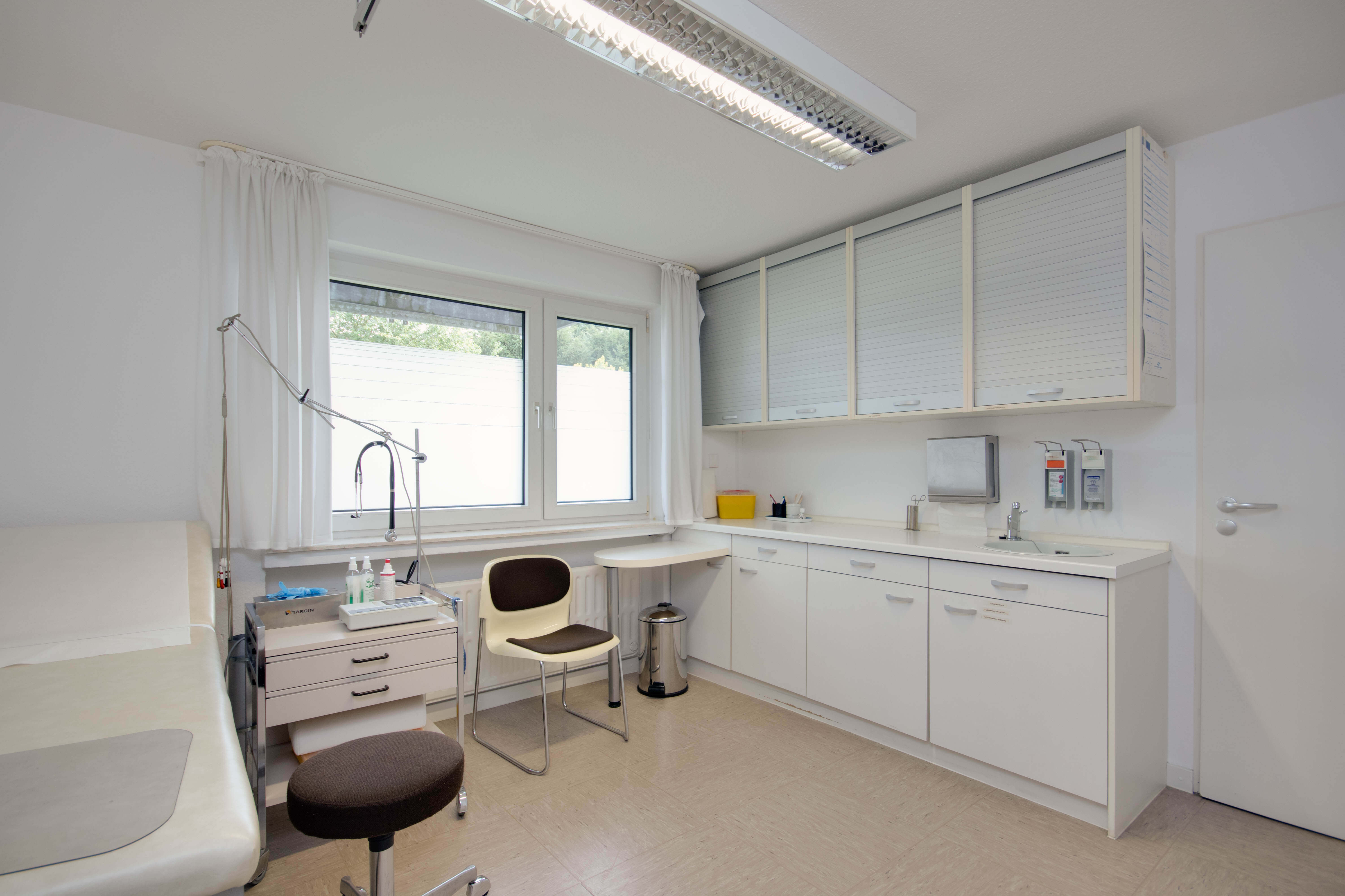Praxis Dr. Weber Riedstadt - Behandlungszimmer Praxis Dr. Weber Riedstadt - Behandlungszimmer